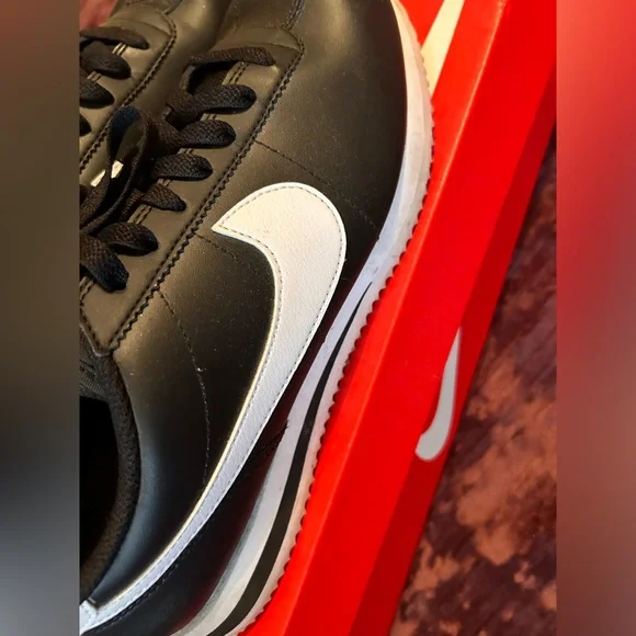 Nike Cortez black with white mens 8.5 very good condition - Picture 2 of 5